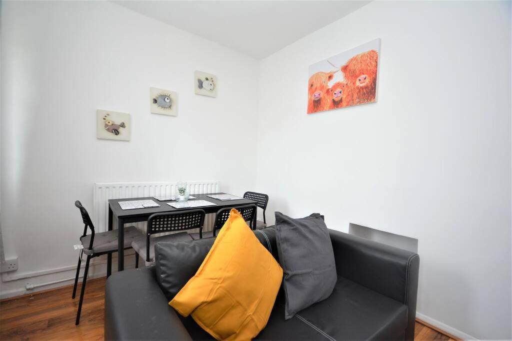 Lovely 2 Bedroom In Greater Appartement Londen