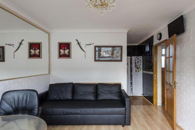 1 Bedroom Flat Close To With Free Parking Arrangement Londen