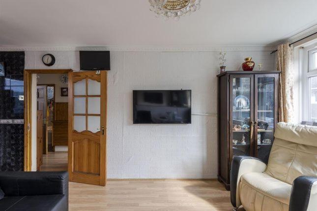 Appartement 1 Bedroom Flat Close To With Free Parking Arrangement Londen