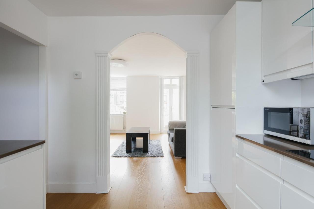 Bright & Welcoming Garden Flat Sleeps 6 In Style * Londen