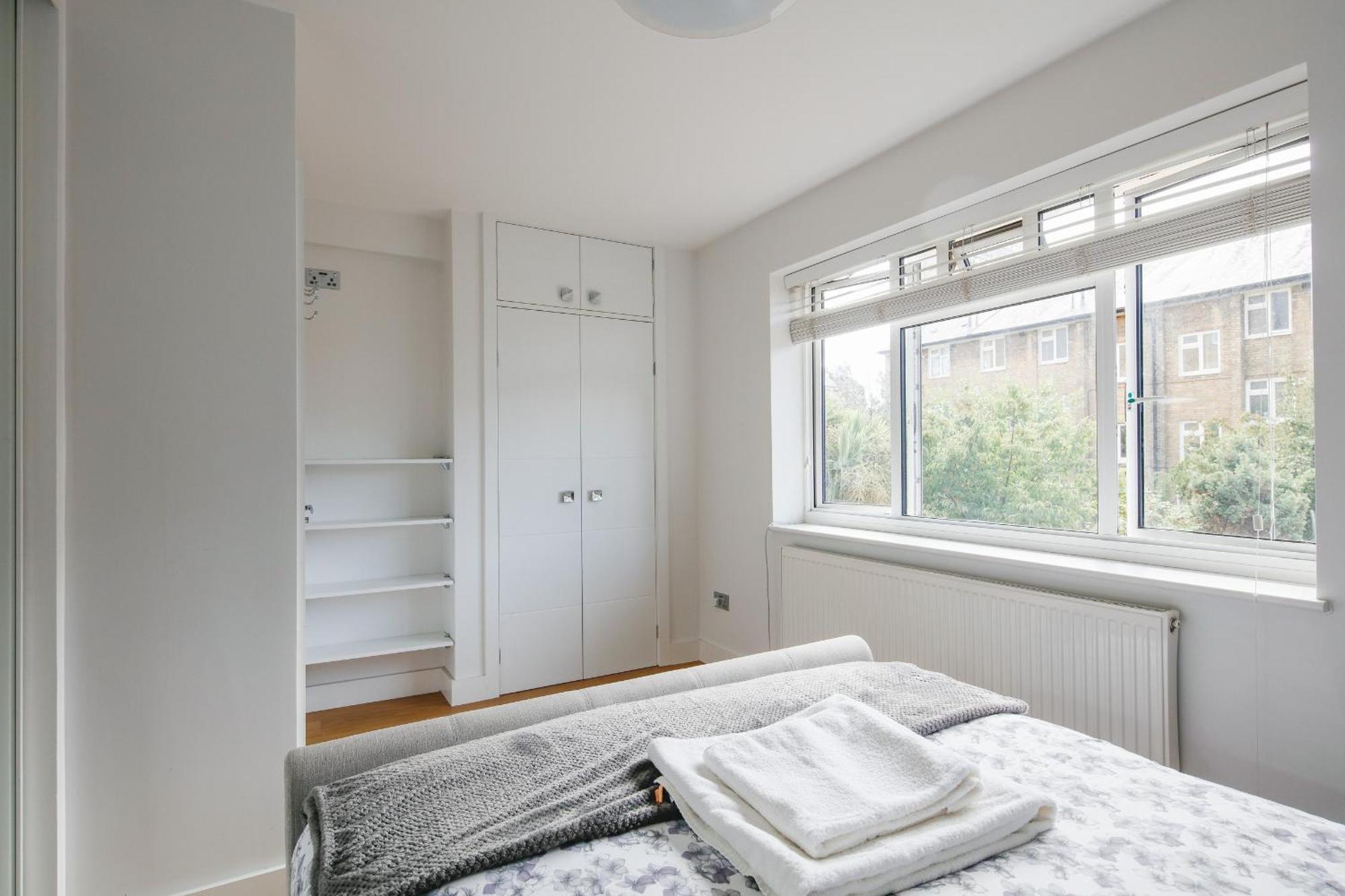 Bright & Welcoming Garden Flat Sleeps 6 In Style Londen