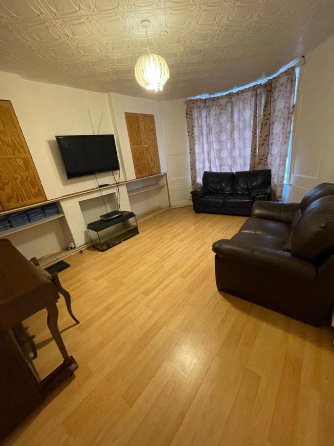 Homestay Elmdene Road - Large London