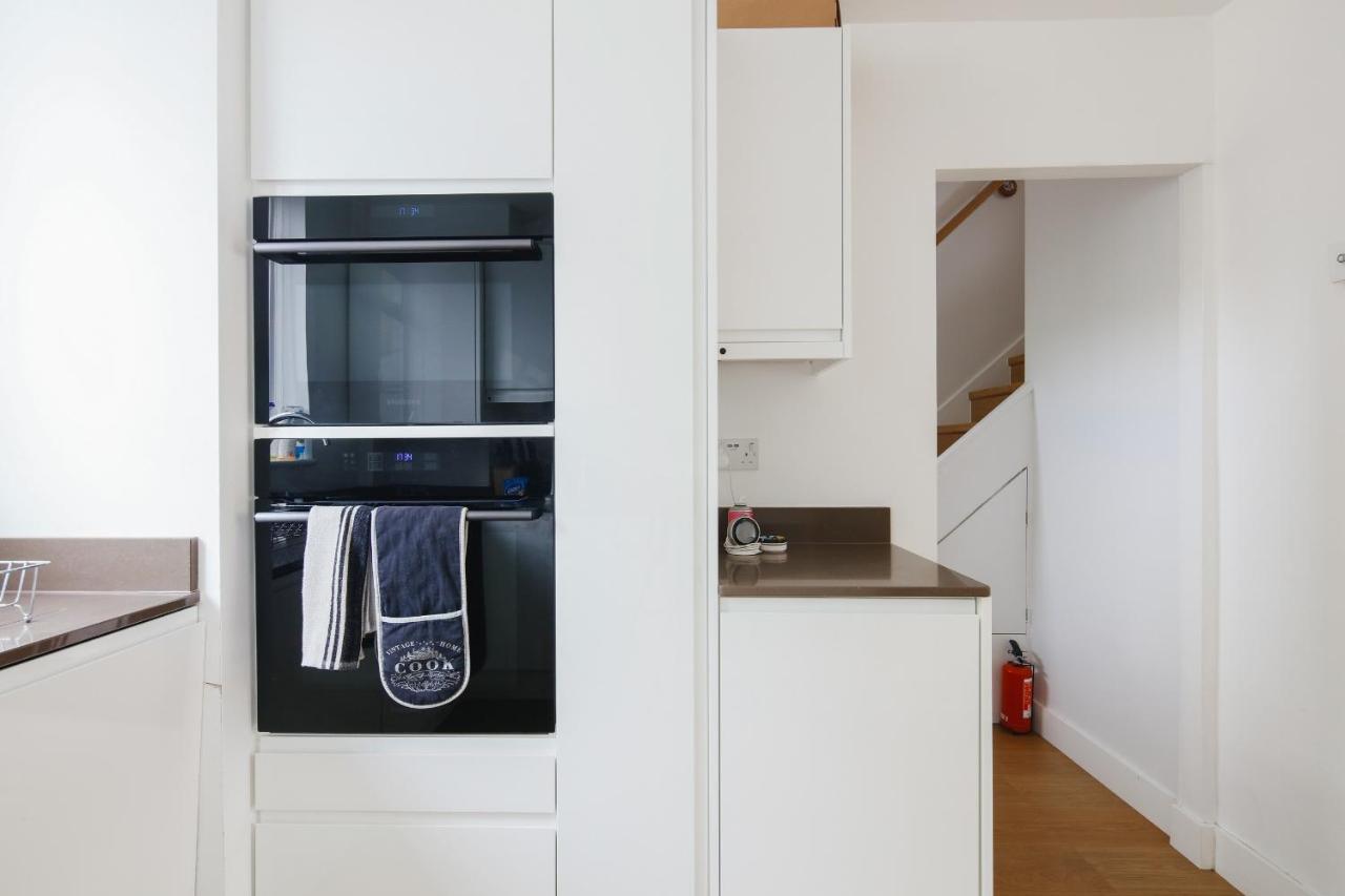 Appartement Bright & Welcoming Garden Flat Sleeps 6 In Style Londen