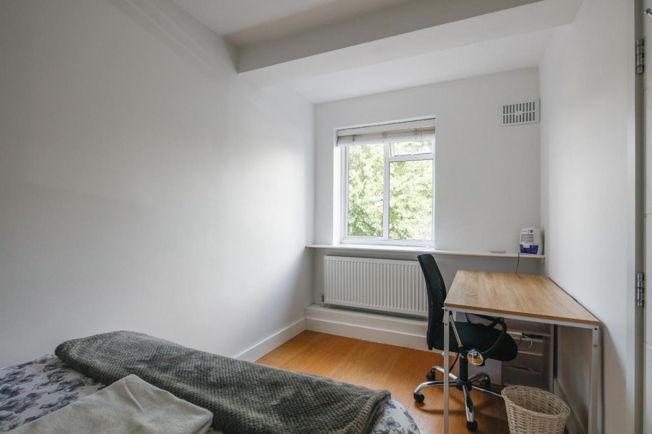 Bright & Welcoming Garden Flat Sleeps 6 In Style Appartement Londen