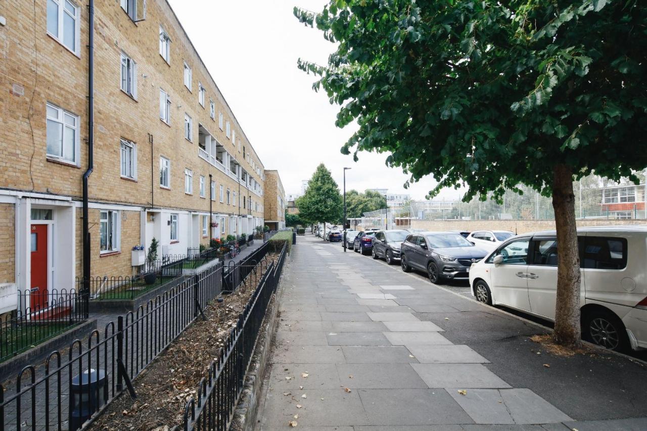 Bright & Welcoming Garden Flat Sleeps 6 In Style * Londen