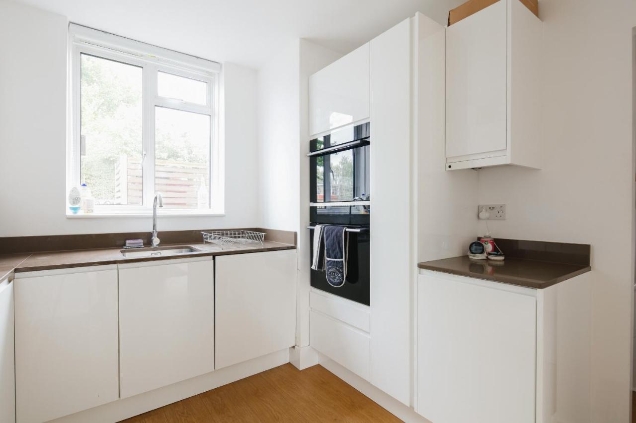 Bright & Welcoming Garden Flat Sleeps 6 In Style Appartement