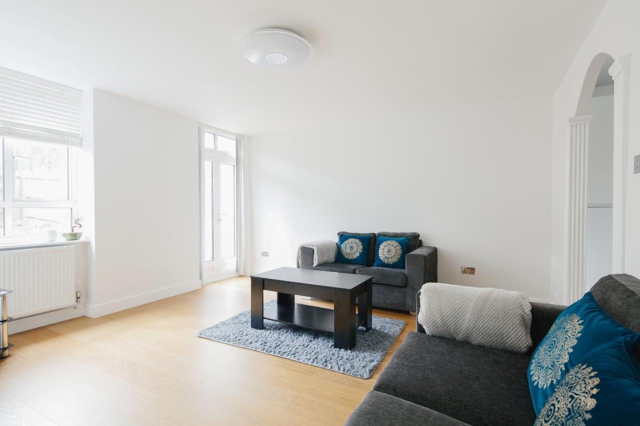 Bright & Welcoming Garden Flat Sleeps 6 In Style Appartement Londen