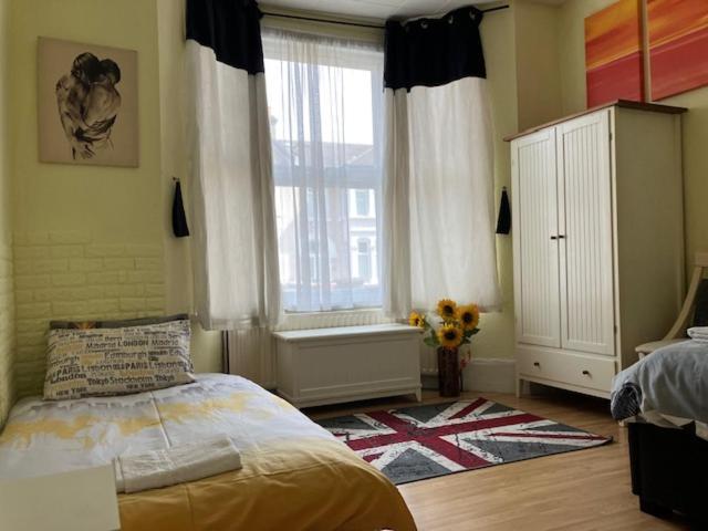 Comfy Rooms. Shared East Homestay. London