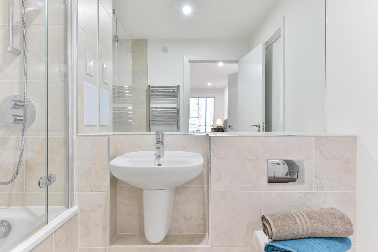 At Piccadilly Apartment