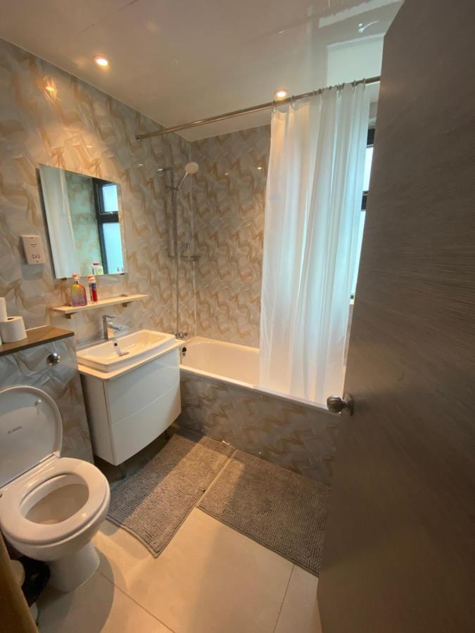 Homestay Spacious Shared Double Bedroom In