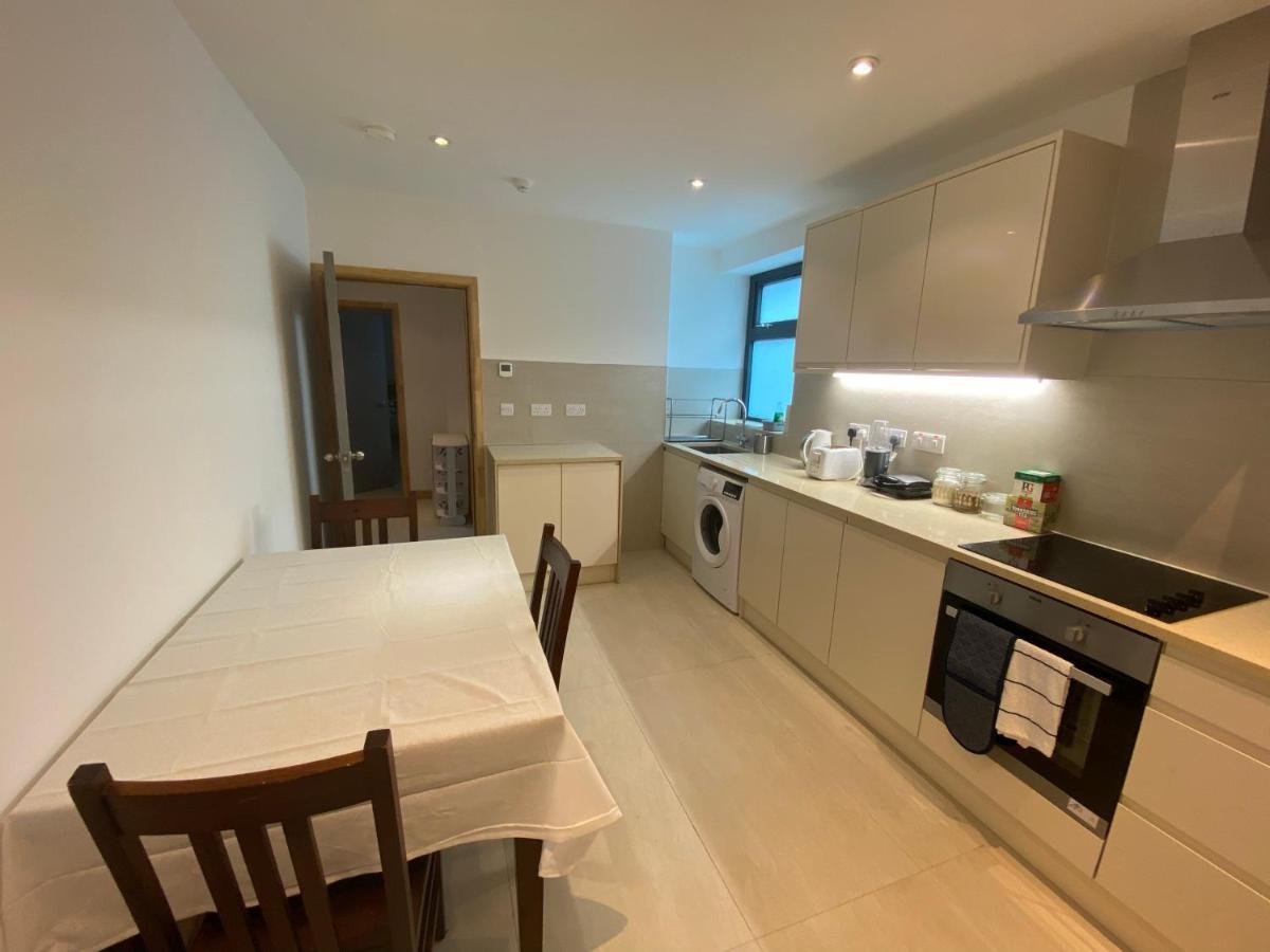 Homestay Spacious Shared Double Bedroom In