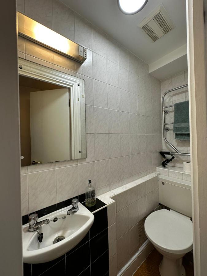 Love From Chelsea Large One Bed Superb Location Sloane Avenue Sw3 * London