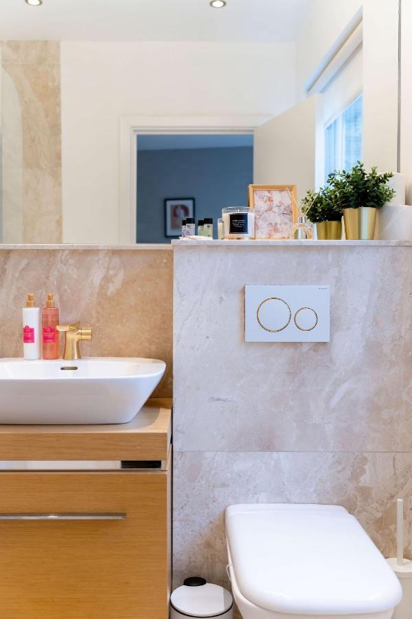 Ferienhaus Stunning Camden House With Private Terrace & Free Parking London