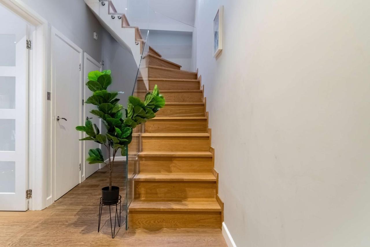 Stunning Camden House With Private Terrace & Free Parking Ferienhaus