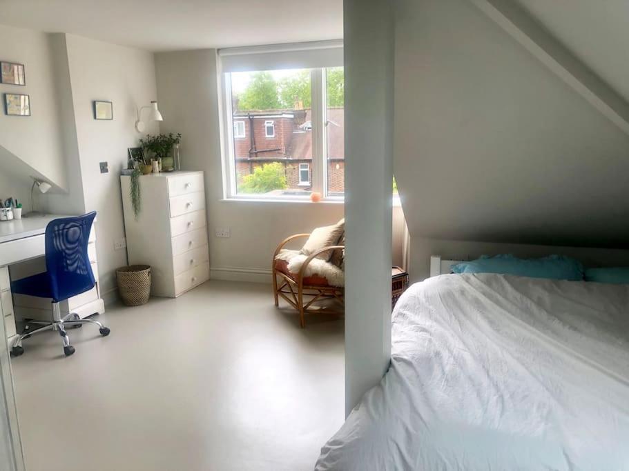 Vakantiehuis Large, Modern, Light, Open Plan Designer House *