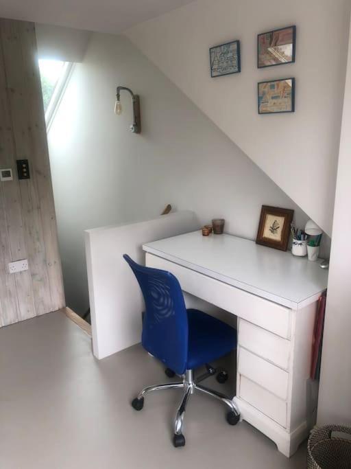 Vakantiehuis Large, Modern, Light, Open Plan Designer House *
