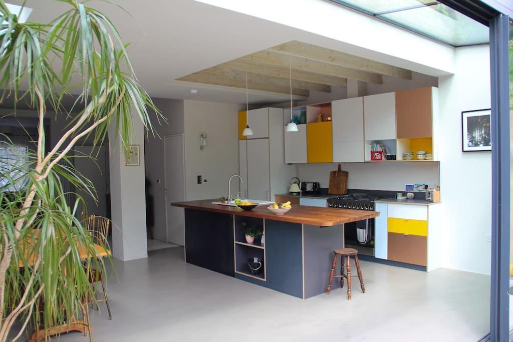 Large, Modern, Light, Open Plan Designer House Vakantiehuis