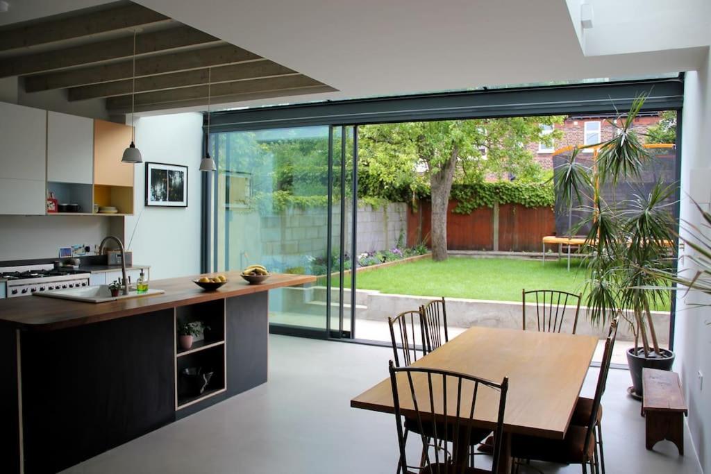 Large, Modern, Light, Open Plan Designer House Londen