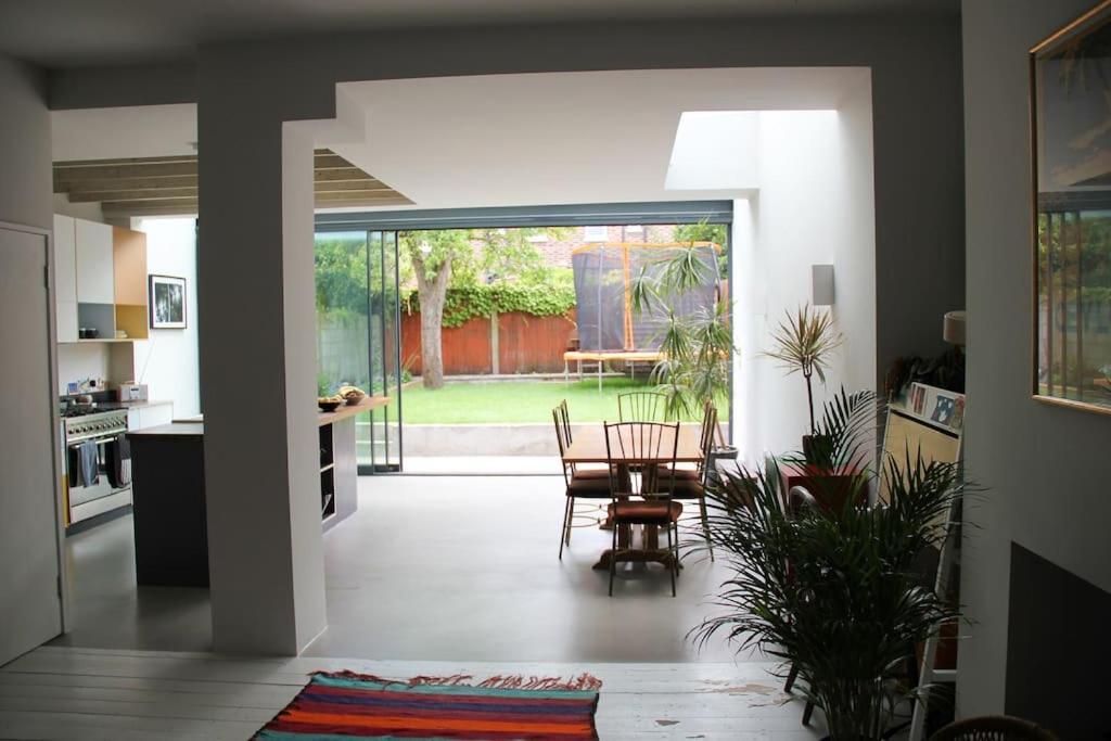 Large, Modern, Light, Open Plan Designer House * Londen
