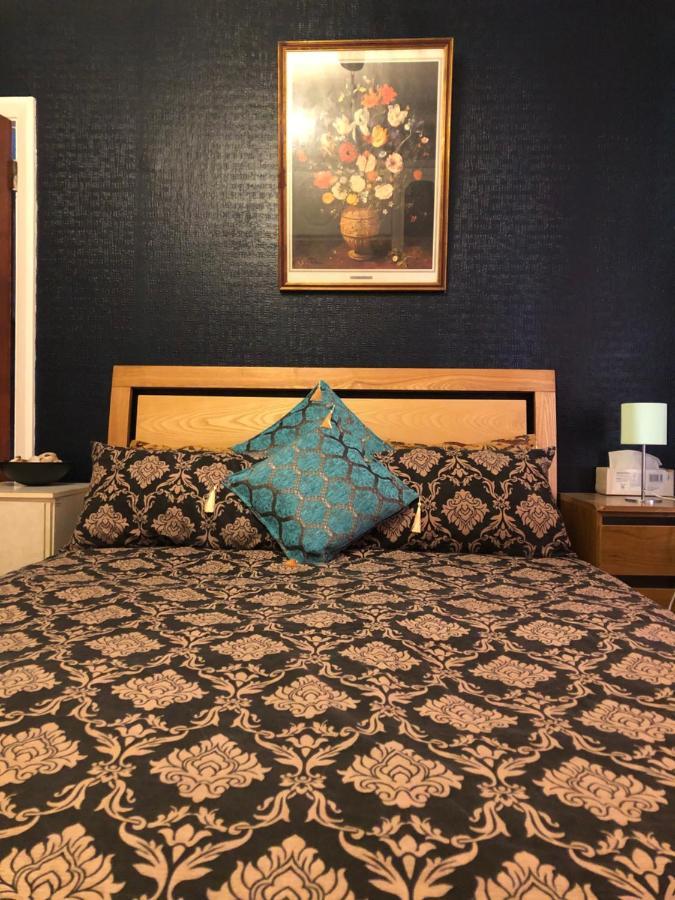 Master Bedroom In Victorian House Appartement