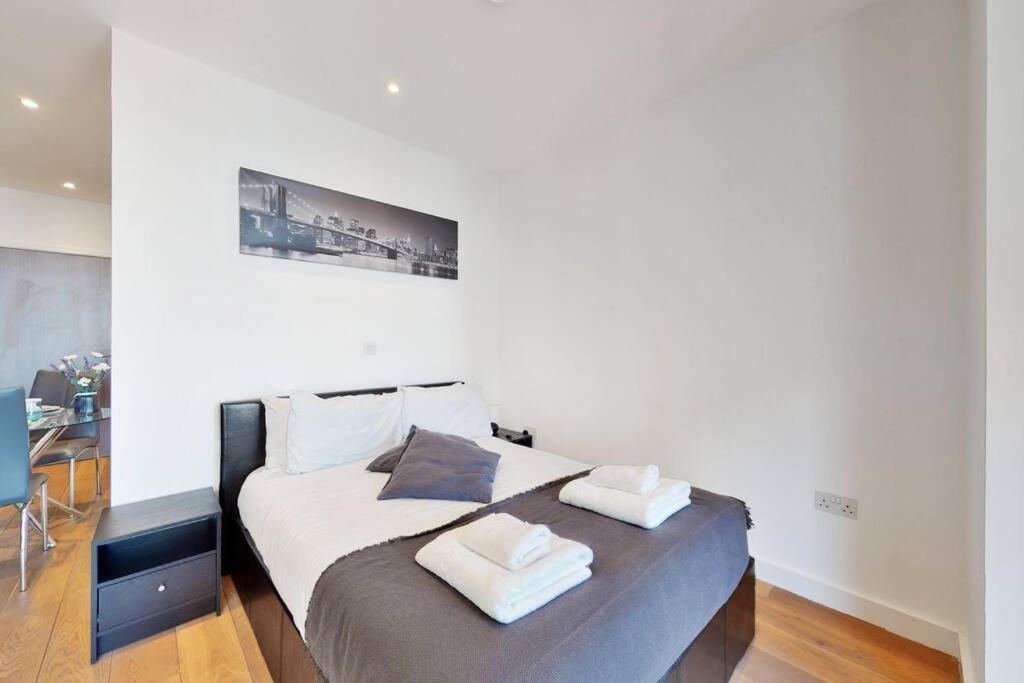 Superb In Greenwich With Balcony & Roof * Londen