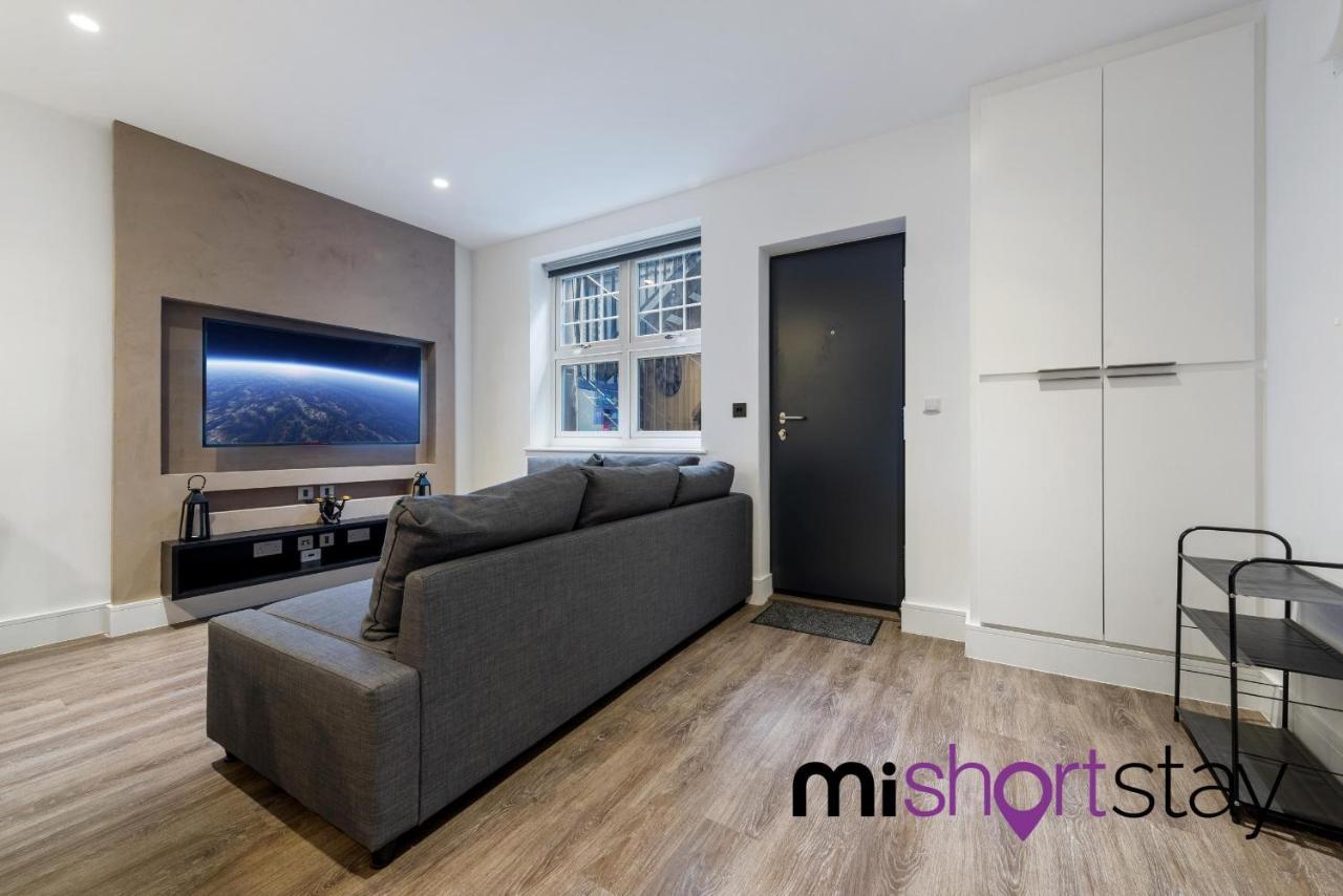 The Fitzrovia - Private One Bedroom With Own Entrance Londen