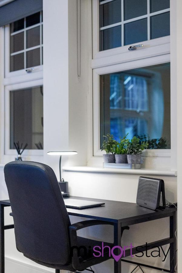 The Fitzrovia - Private One Bedroom With Own Entrance Appartement Londen