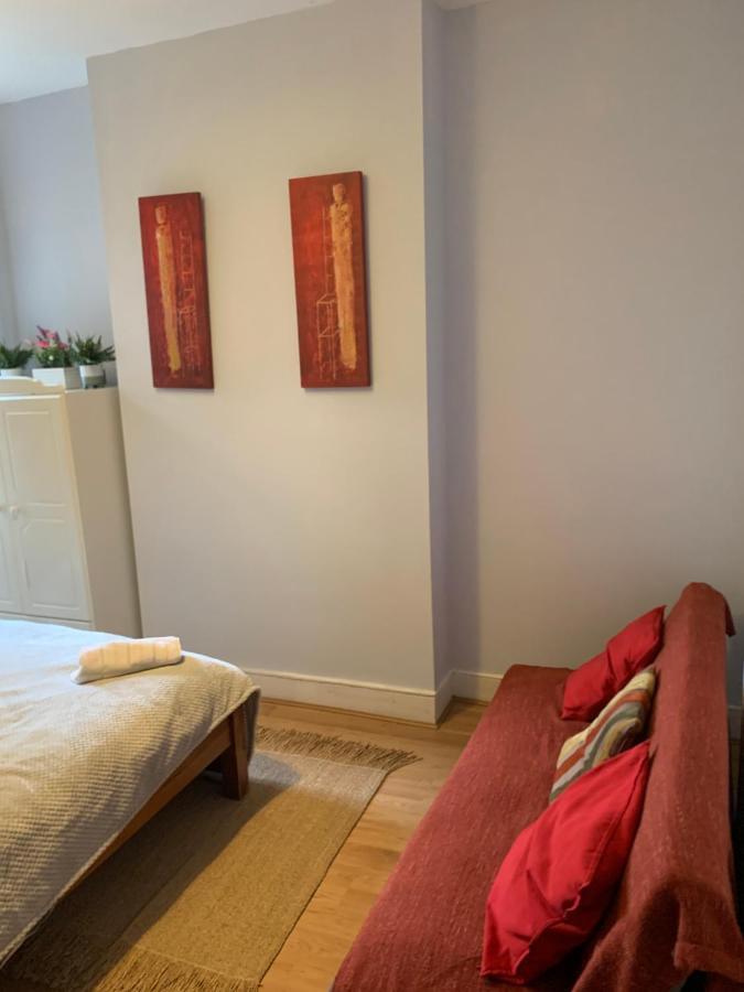 Cosy 6 Bedroom House London