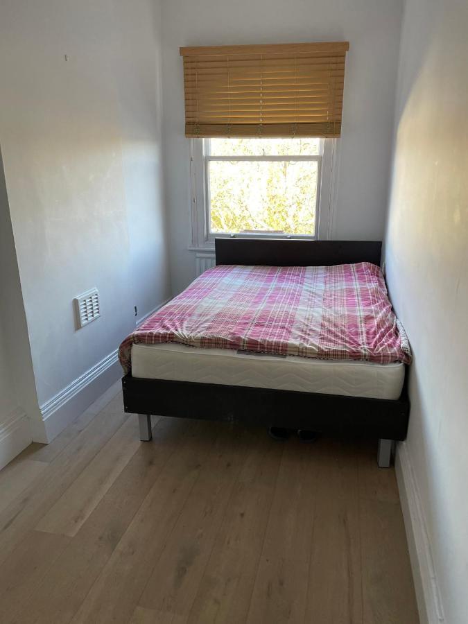 81 St Quintin Avenue * Londres
