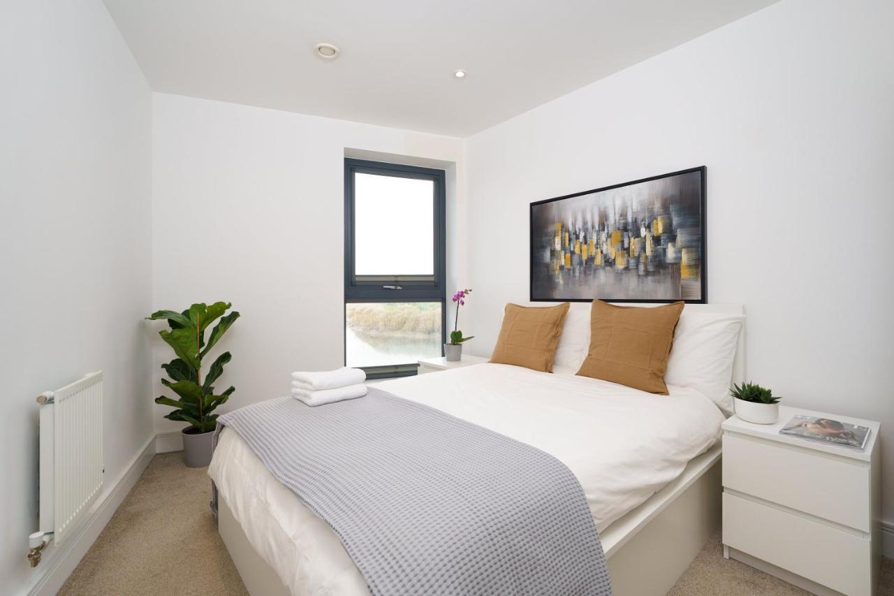 1 Bed Flat Near Canary Wharf, O2 Apartment London