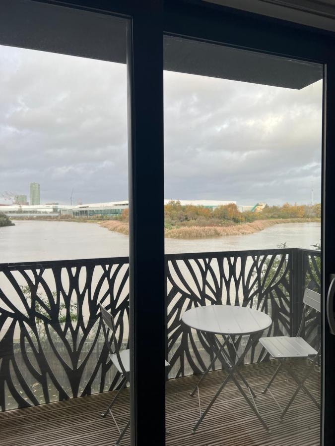 1 Bed Flat Near Canary Wharf, O2 Apartment London