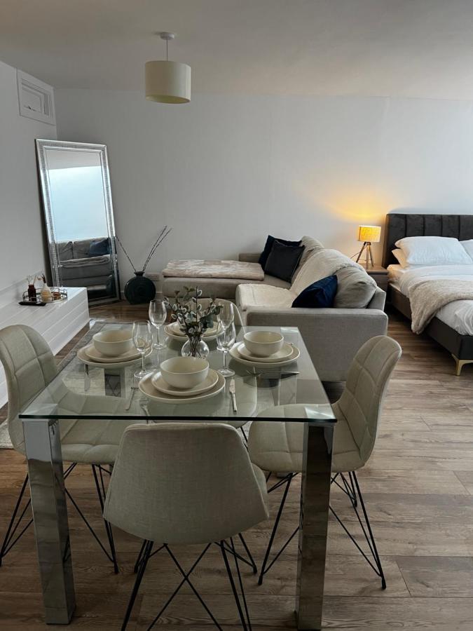 Modern In Popular South Kensington Location London