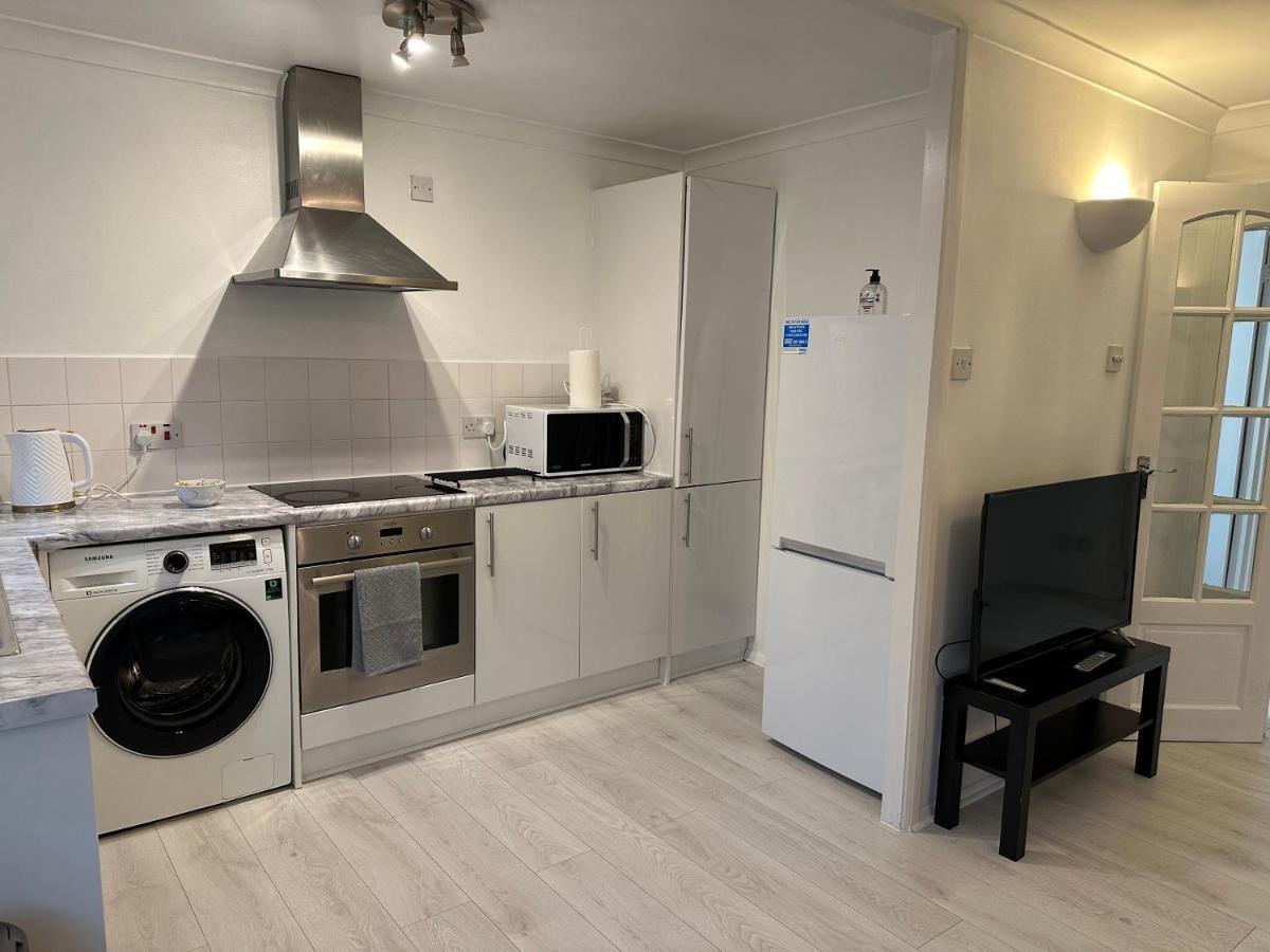 Stylish 1 Bedroom Close To Tooting Bec Station Apartment London