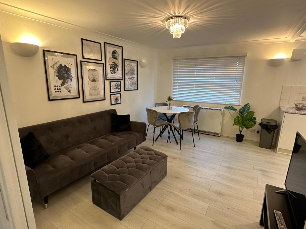 Stylish 1 Bedroom Close To Tooting Bec Station Apartment