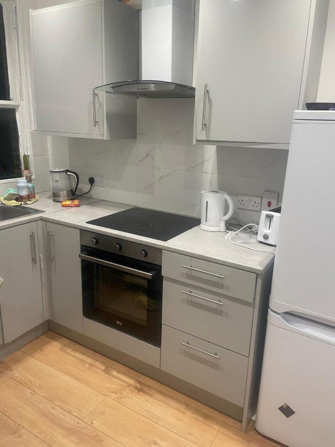 Accommodatie bij particulieren Beautiful Loft With En-Suit In A Family House, Londen