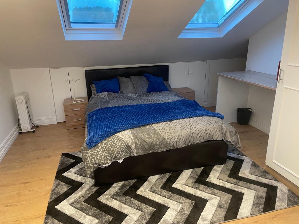Beautiful Loft With En-Suit In A Family House, * Londen