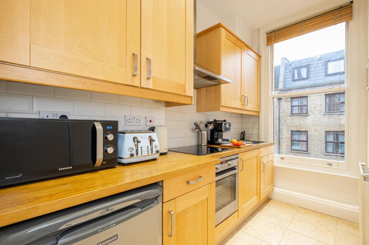 At Piccadilly Apartment
