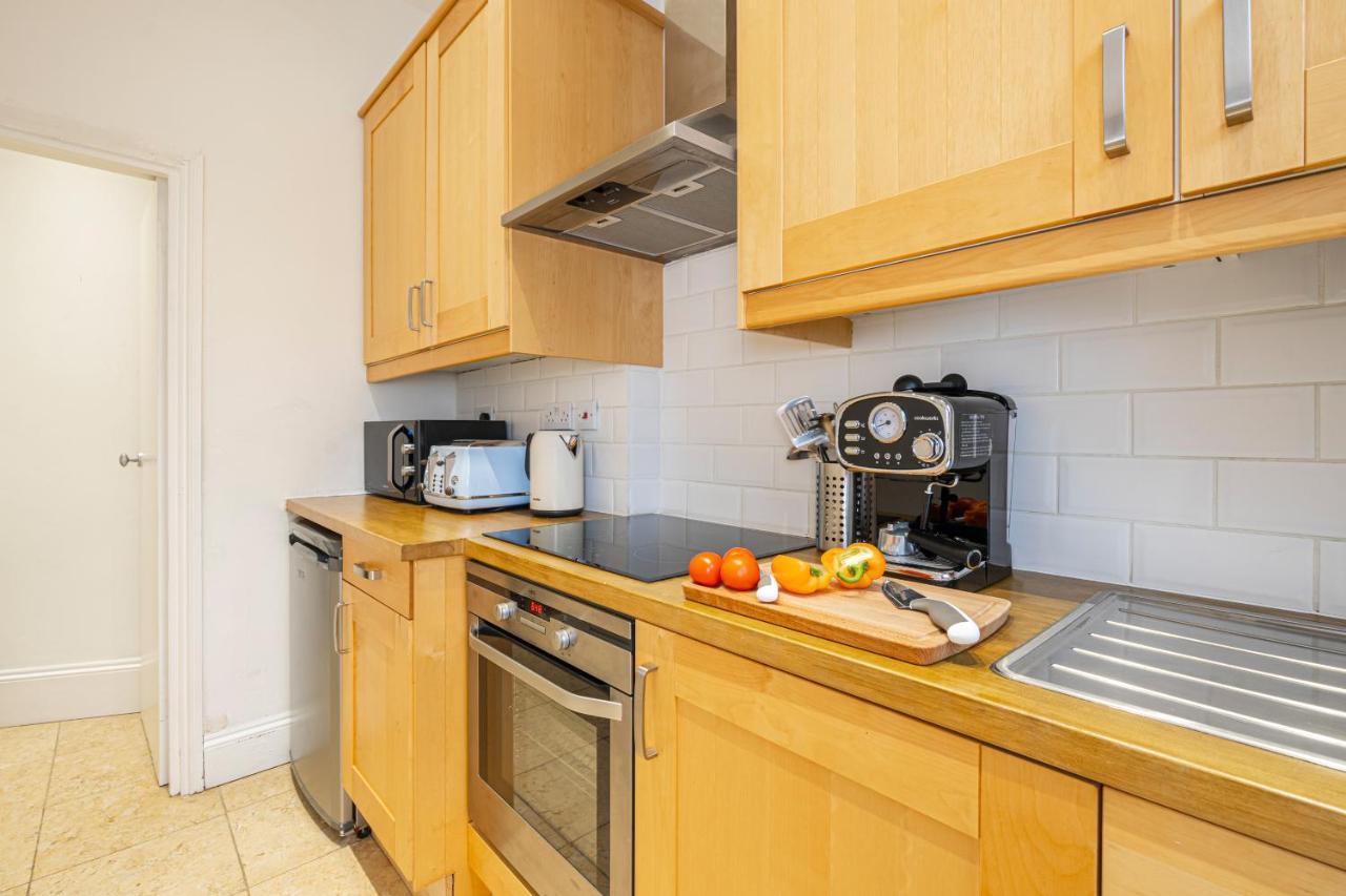 At Piccadilly Apartment