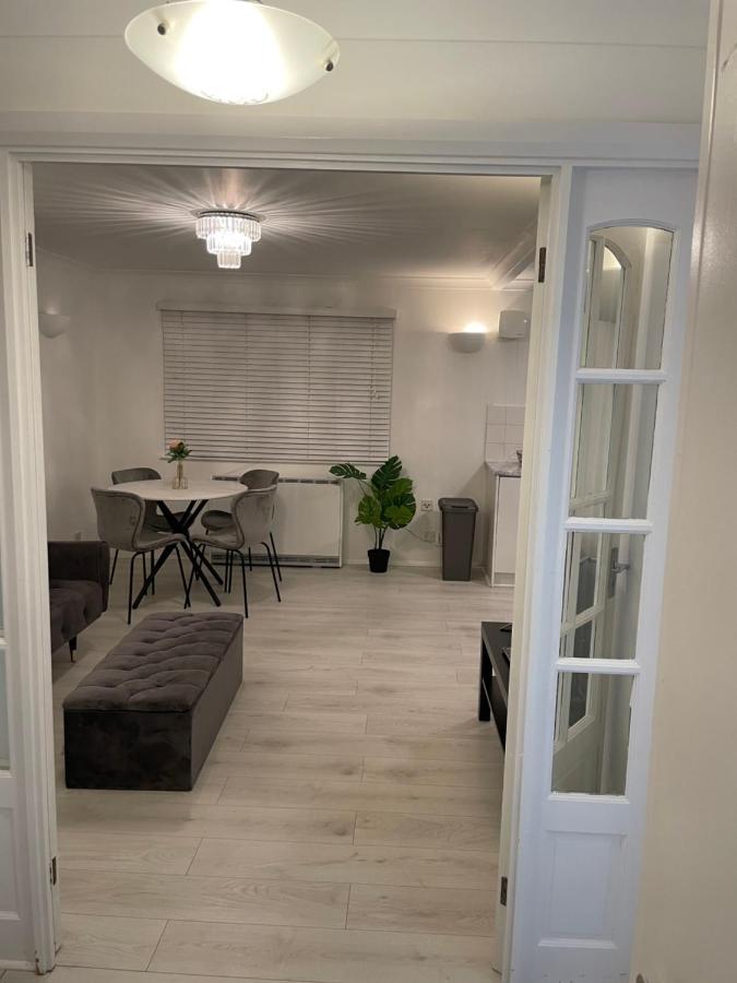 Stylish 1 Bedroom Close To Tooting Bec Station *