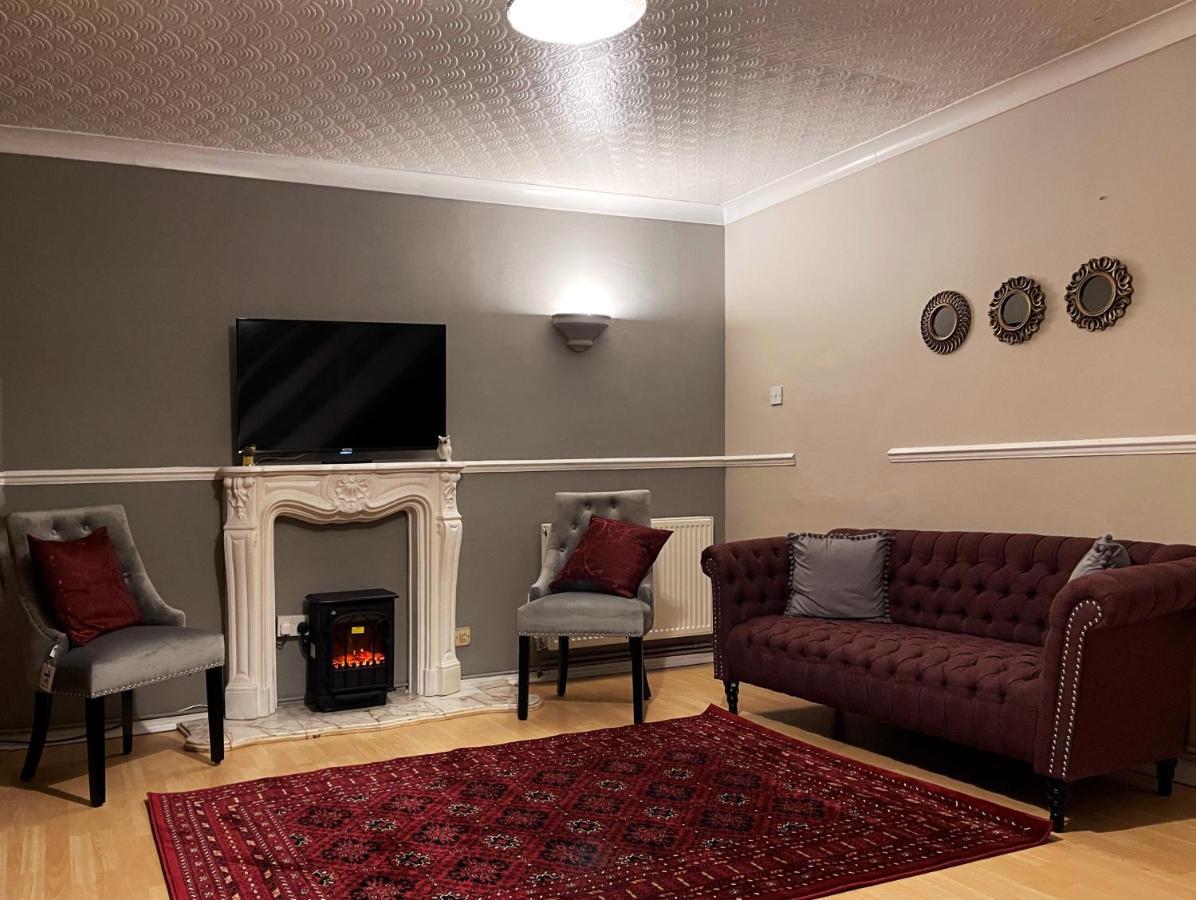 Vintage 3 Bedroom House Near Catford - 1 Double Bed, 3 Single Beds, Max 5 People Apartment