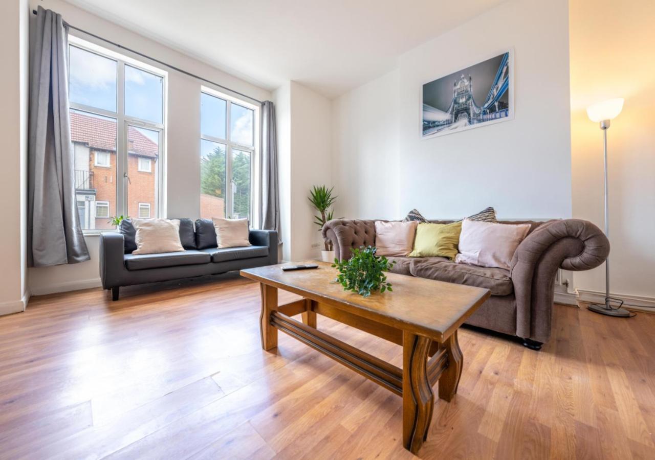 Spacious Cricklewood Sleeps 4 Londen
