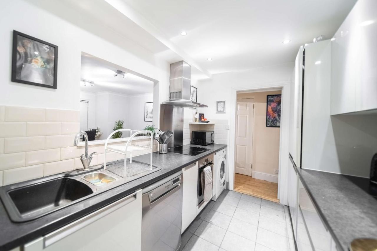 Chic Two Bed Garden Flat Appartement Londen