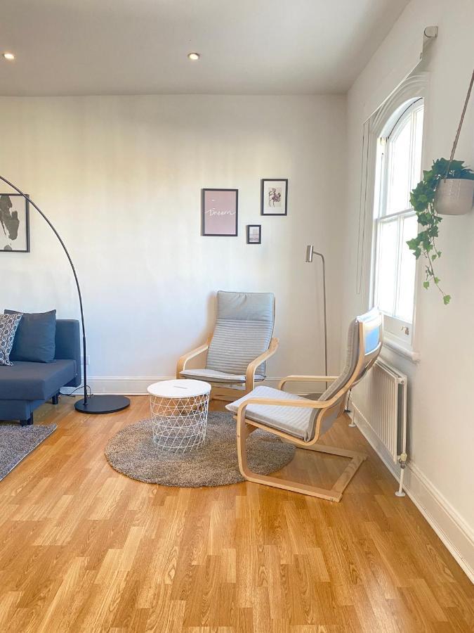 Charming & Bright 2-bed Apt Close To Station London