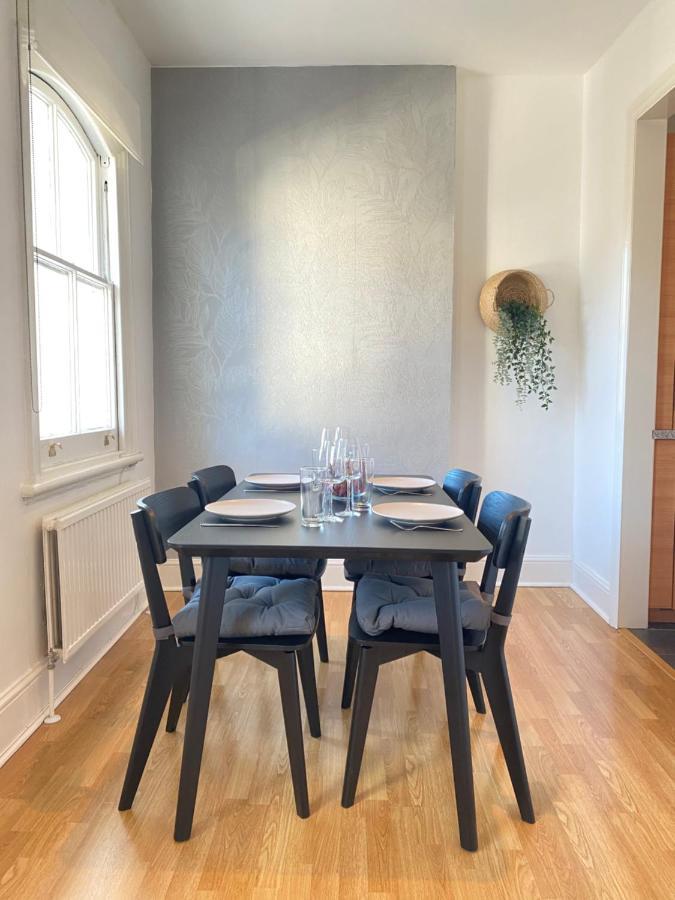 Charming & Bright 2-bed Apt Close To Station