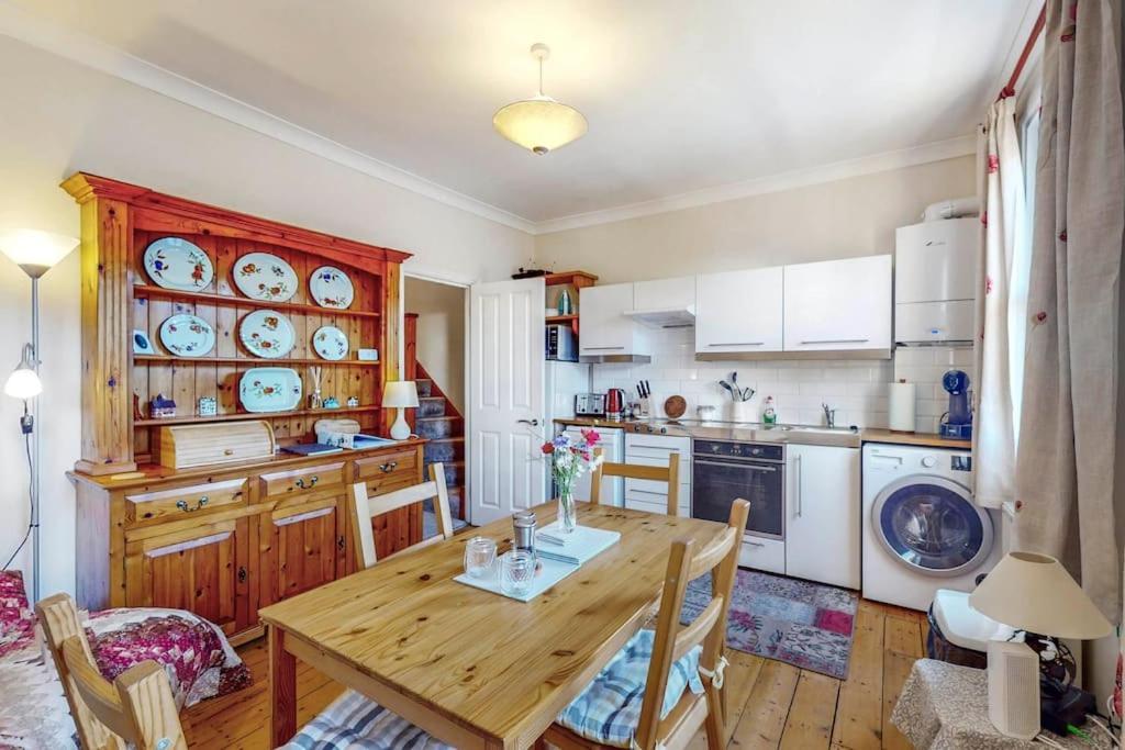 Apartment Beautiful Two Bedroom In Honor Oak London