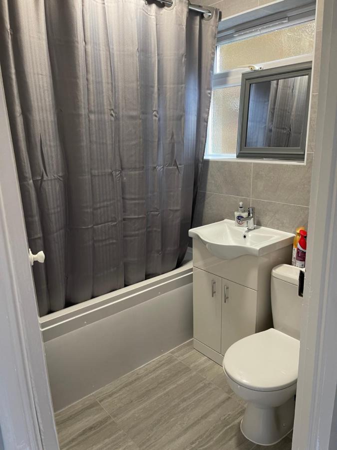 Entire Lovely 2 Bedroom With Private Garden & Free Street Parking Apartamento