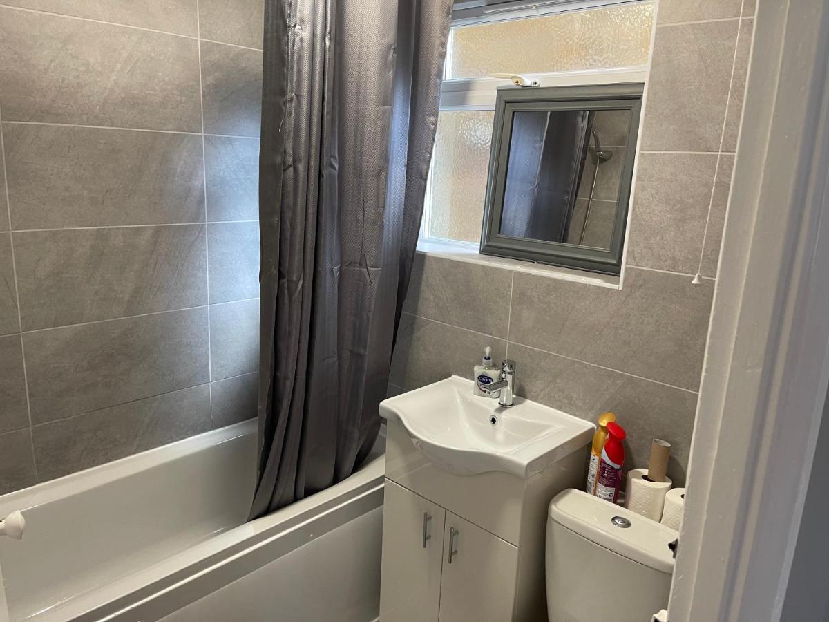 Entire Lovely 2 Bedroom With Private Garden & Free Street Parking Apartamento *