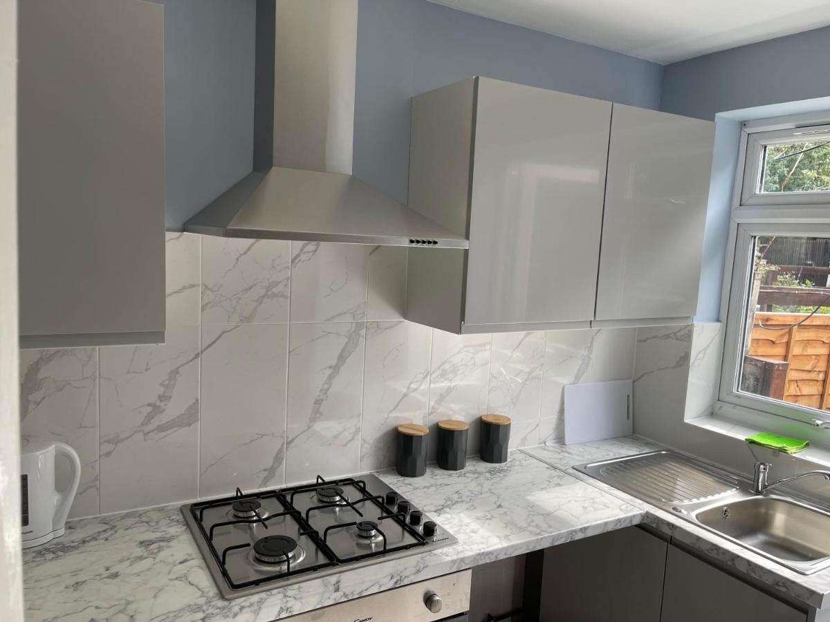 Entire Lovely 2 Bedroom With Private Garden & Free Street Parking * Londres