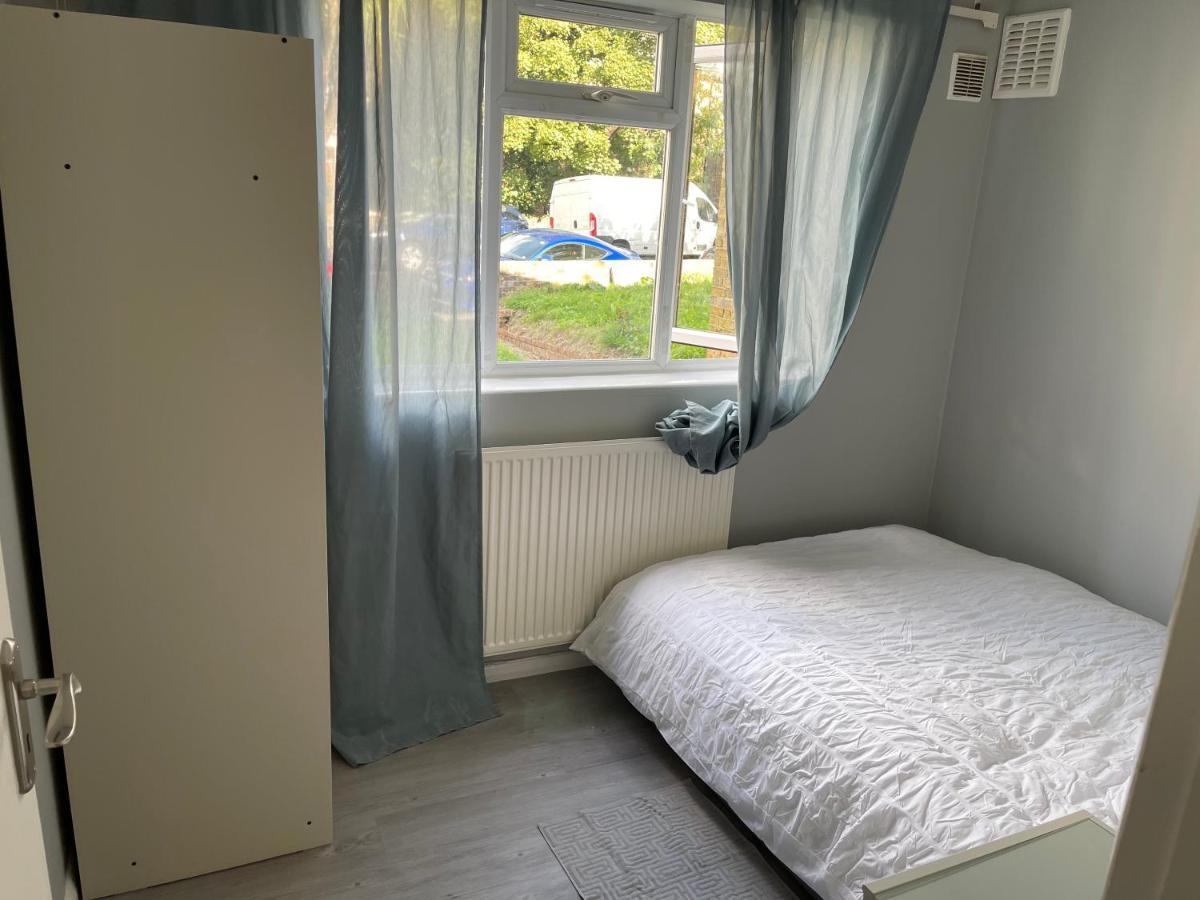 Entire Lovely 2 Bedroom With Private Garden & Free Street Parking Apartamento Londres