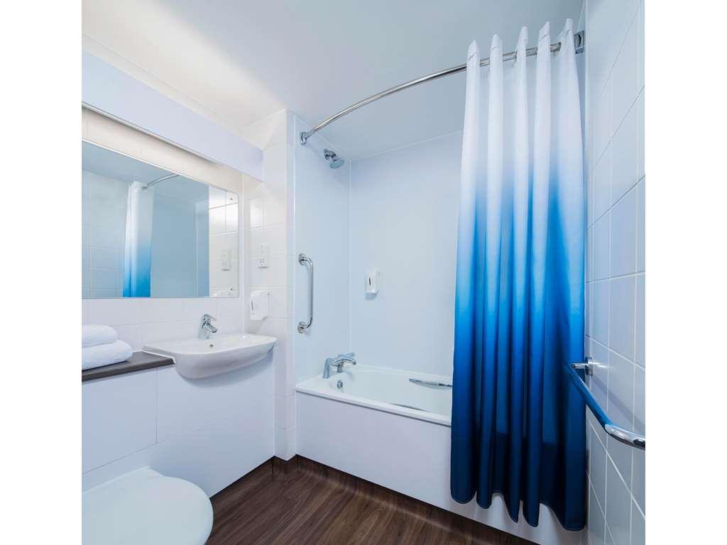 Travelodge Chessington Tolworth 3*